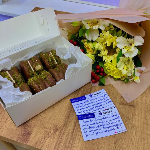 Бокс Дубайских Макаронс и Букет цветов