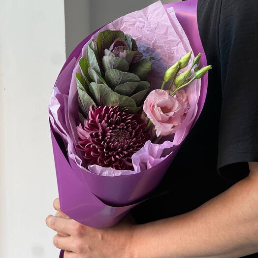 Букет TO GO «Purple autumn» - хризантема бигуди, эустома и брасика