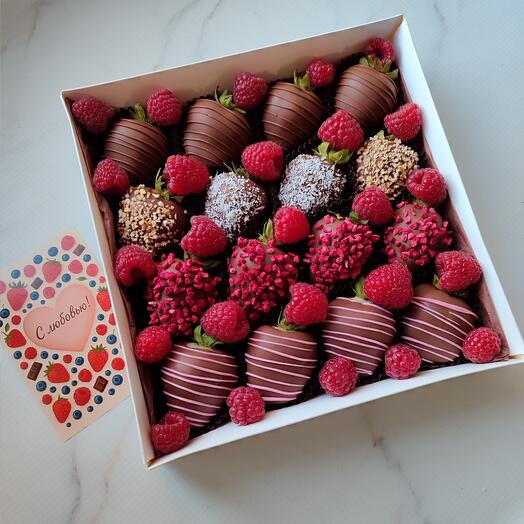 Chocolate-covered strawberries with raspberries 16 pieces