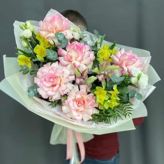 Букет из роз и орхидеи. Изумрудная гармония