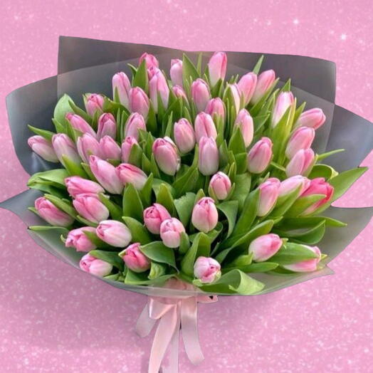 Нежнейший букет из 49 нежно-розовых тюльпанов