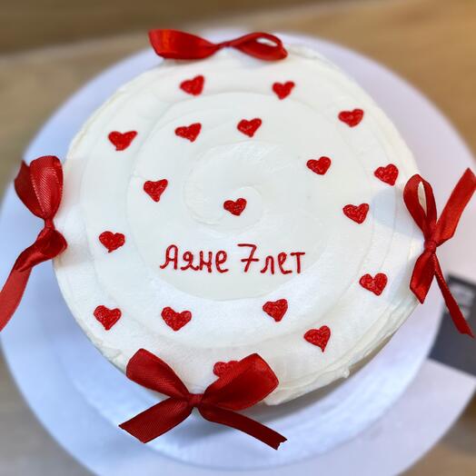 Торт с сердечками и бантами