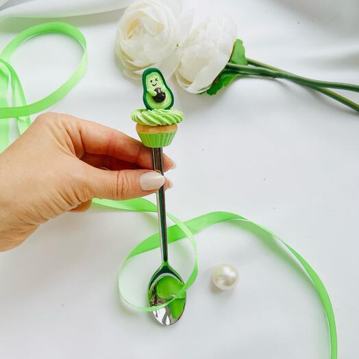 Оригинальная ложка с декором из полимерной глины «Авокадик»