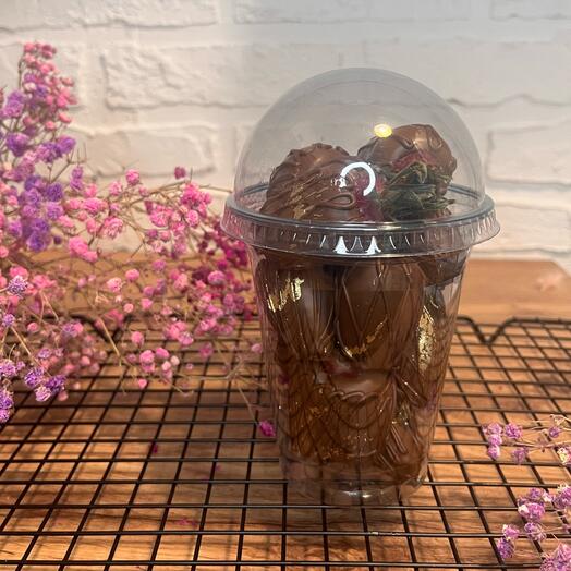 Клубника в шоколаде в стаканчике