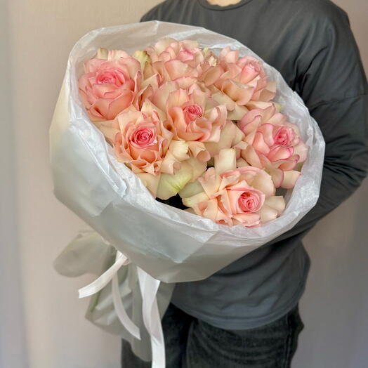 Яркий и ароматный букет французских роз