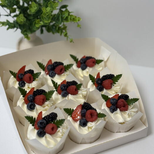 Капкейки с ягодами 9шт