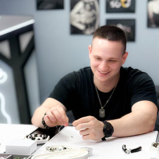 Подарочный сертификат мастер-класс по украшениям для мужчин - Браслет из камней с черепами