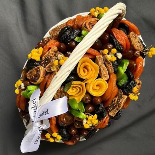 Корзина из сухофруктов