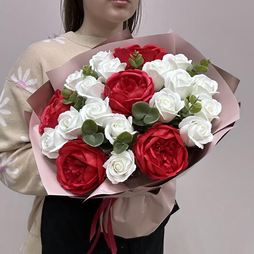 Букет из 21 розы из мыла