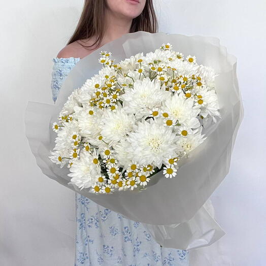Букет из 7 кустовых хризантем и ромашек