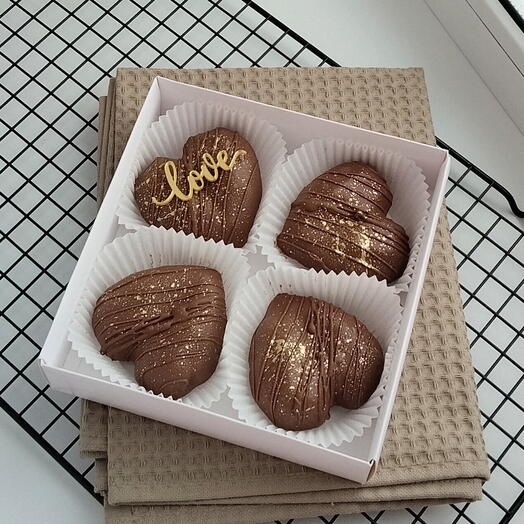 Шоколадные пирожные Сердца любимому человеку Люблю Love на 14 февраля