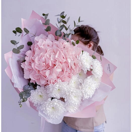 Букет с королевой - гортензией