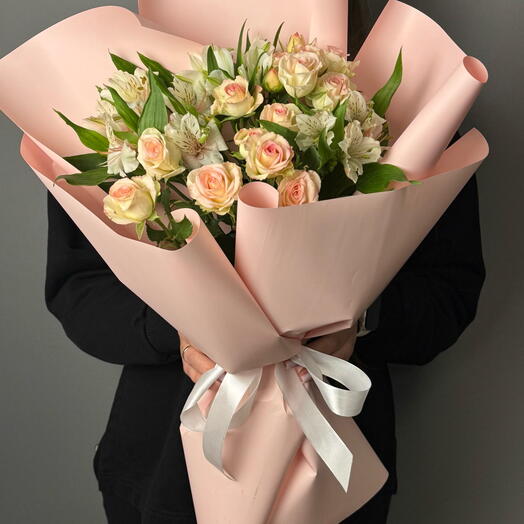 ХИТ букет - розы и альстромерия