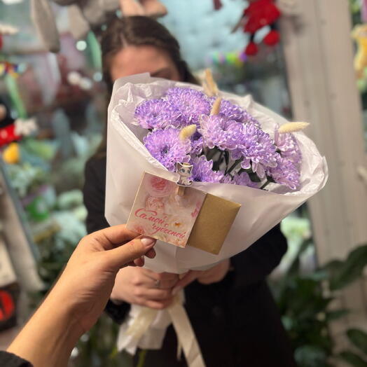 Букет из сиреневых хризантем