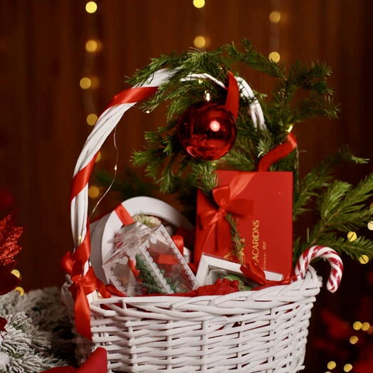 Новогодняя корзина М размера