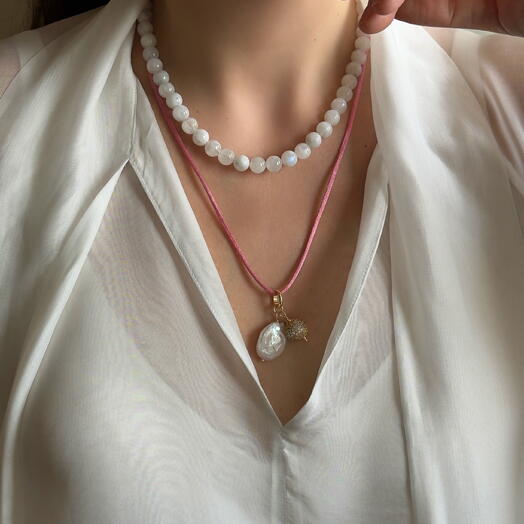 Комплект из бус и шнура с подвеской