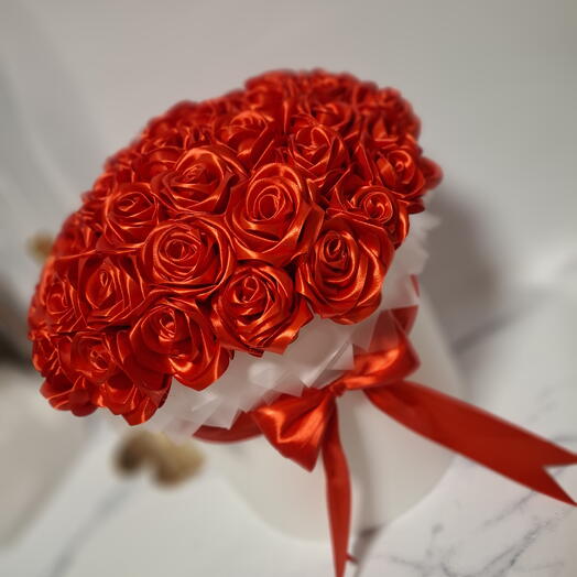 51 роза из атласная лента