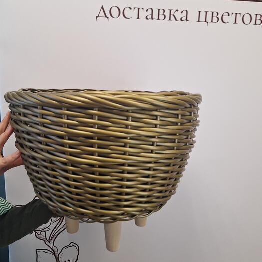 Кашпо из искусственного ротанга