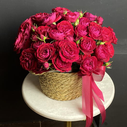 Корзина с кустовой пионовидной розой 🌹