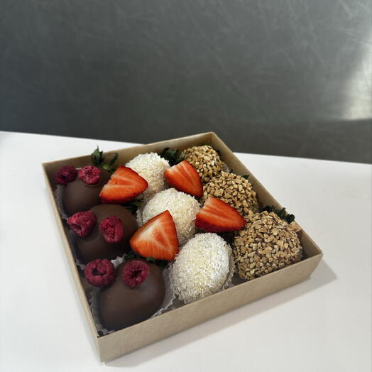 Chocolate-covered strawberries "Favorite"