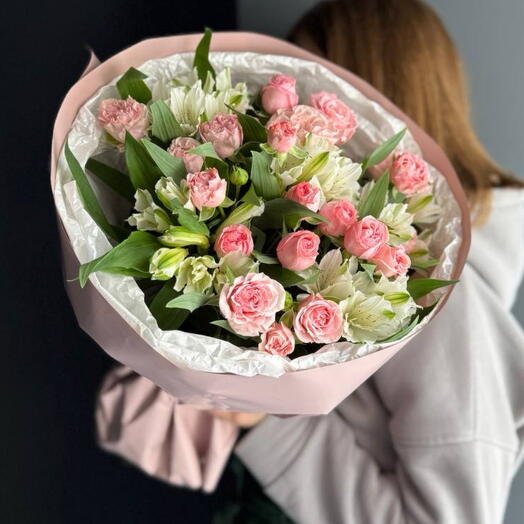 Букет «Наваждение»/кустовая роза /альстромерия/эвкалипт