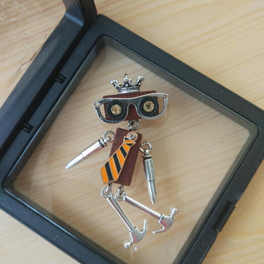 Брелок для ключей из красного дерева