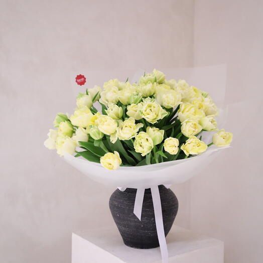 Моно букет из пионовидных тюльпанов