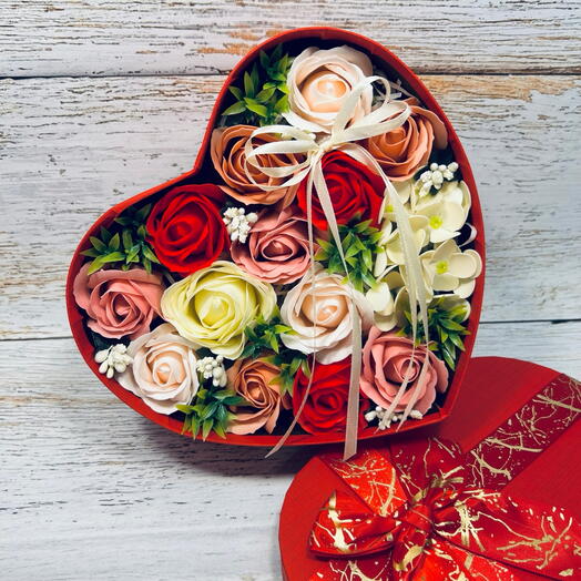 Композиция из мыльных роз в форме сердца. Подарок на 8 Марта для жены, мамы, подруги, учителя, воспитателя, коллеги