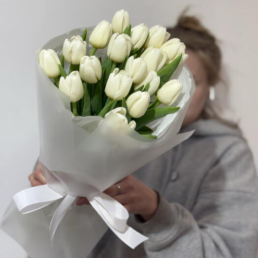 Букет белых тюльпанов 17 шт