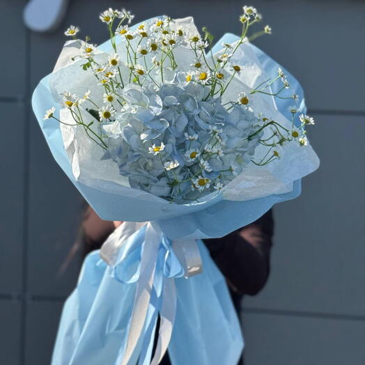 Авторский букет комплимент с гортензией