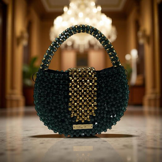 Сумка из акриловых и хрустальных бусин