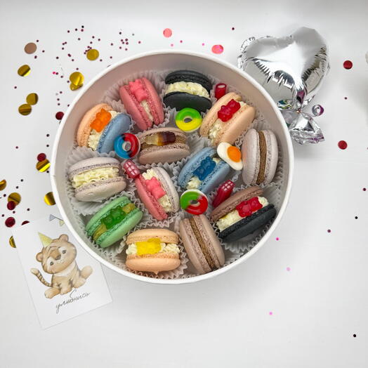 Праздничный набор пирожных на большую компанию Макарон/Макарун/Макаронс