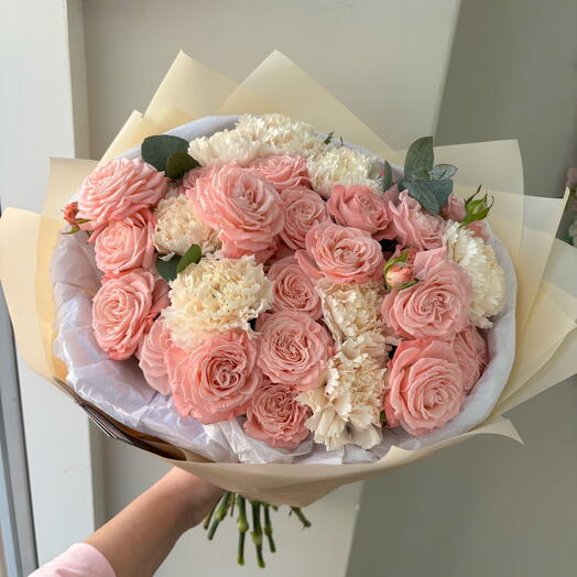 Букет с кустовыми розами, диантусами(16) (33)