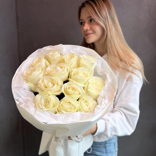 Букет из 13 белых роз «Моно»