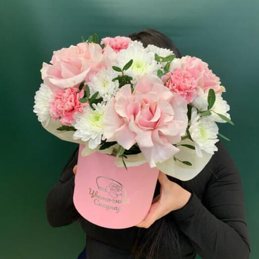 Коробка с розами и хризантемой 🌸