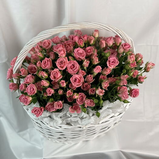 Корзина из 21 розовой кустовой розы