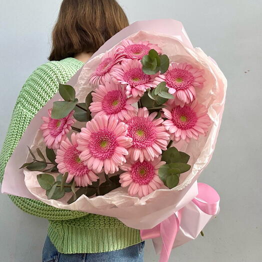 Букет «Ягодное лукошко» из розовых гербер 🎀