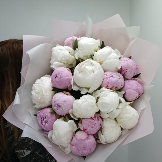 Букет из 17 пионов peony