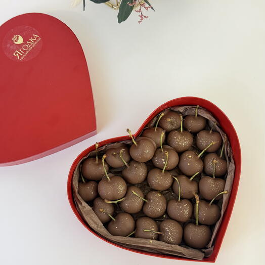 242 Черешня в молочном шоколаде в коробочке сердце 🍒🍫