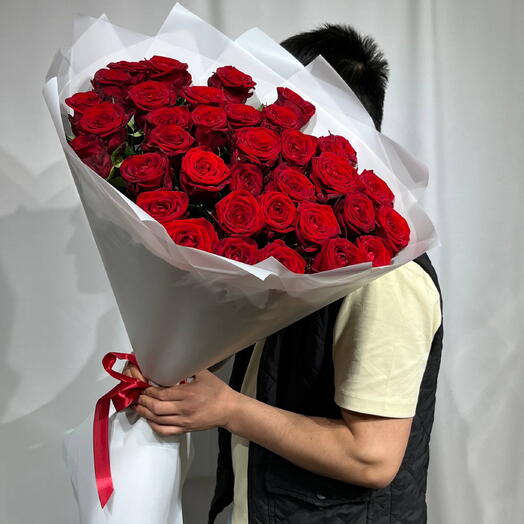 35 красных роз 🌹
