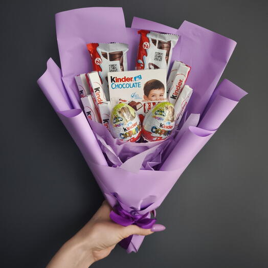 Букет из Kinder шоколада и сладостей — нежный подарок для девочки / девушки