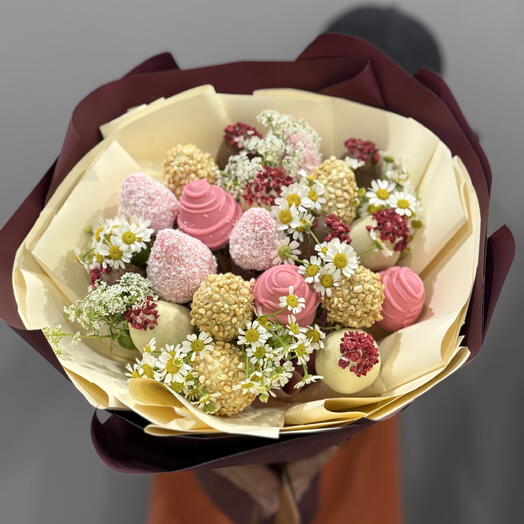 Клубника в шоколаде с ромашкой