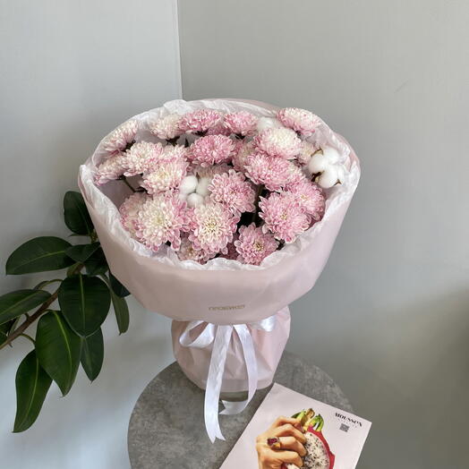 Монобукет розовых хризантем с хлопком 🌸🎀