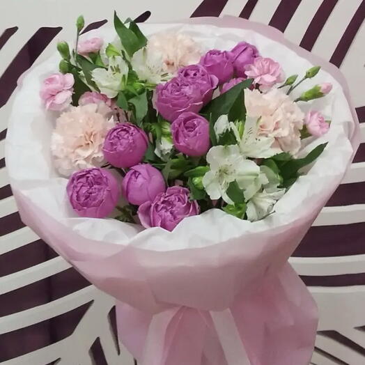 Нежный букет🌸 из кустовой розы ,альстромерии и дуантусов,в компании кустовой гвоздикой