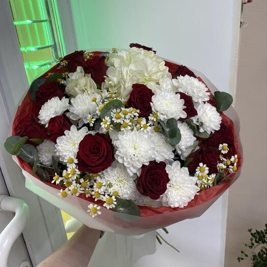 Букет с красной кенией