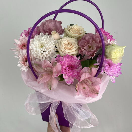 Композиция цветов с нежной эустомой 🌸