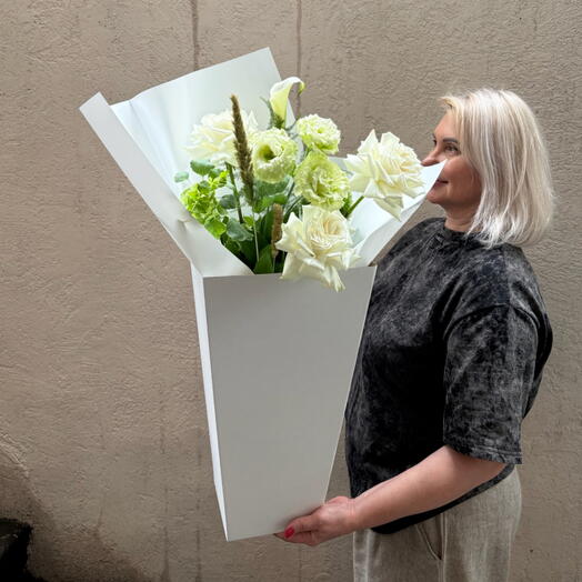 Букет на аквабоксе с пакетом эустома Роза калла
