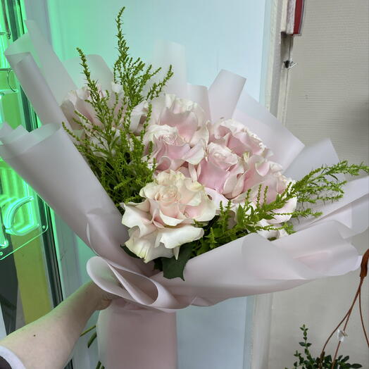Букет из французских розовых роз