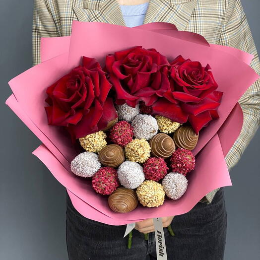 Букет из клубники в шоколаде и 3 французских красных роз Love