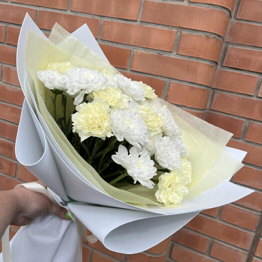 Букет из диантусов и хризантем